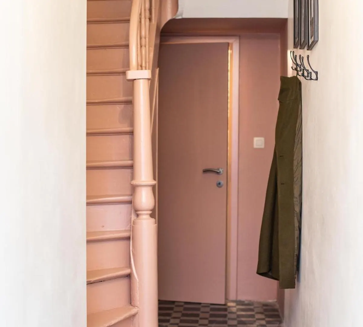 Chic 3Br Apartment Near Antwerpen-Centraal Station